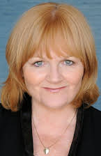 Lesley Nicol como 