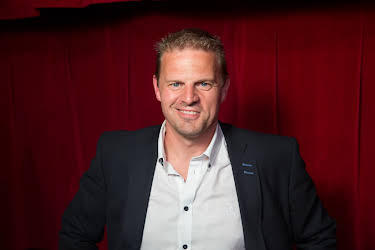 17:40: Sinnasnekker'n (S5 E27) (S5) | FEM | 3/27 2026