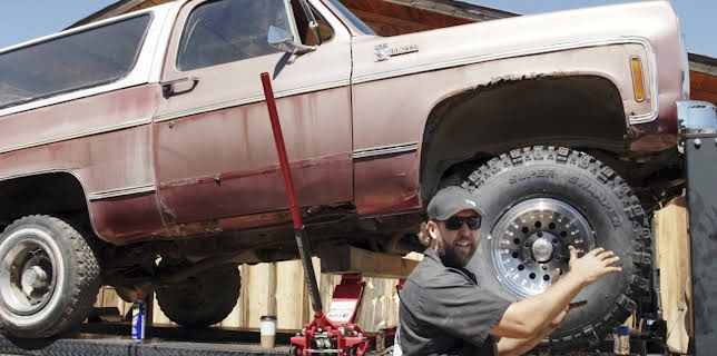 10:05: Roadworthy Rescues (S1 E6) (S1) | Discovery Channel | 11/15 2025