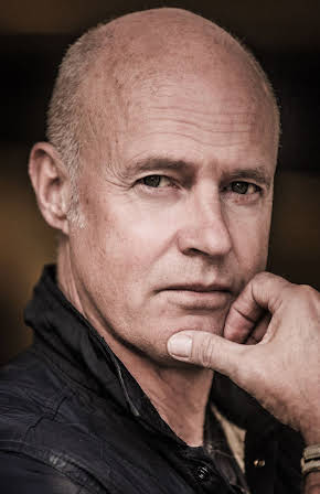 Stefan Sauk as 