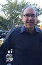 Lowell Ganz som Director