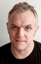 Greg Davies som 