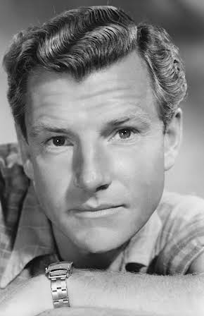 Kenneth More as King Arthur