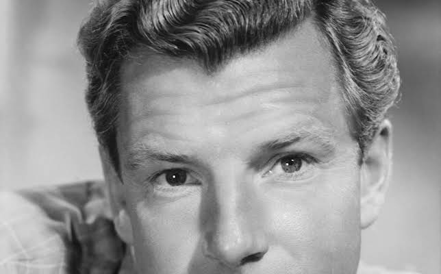Kenneth More