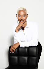 Charmin Lee como Ms. Paulson