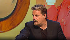QI XL (S8 E9)