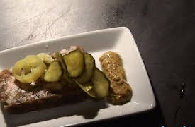 Bizarre Foods With Andrew Zimmern: Episode 7