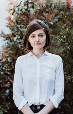 Charlotte Dubery as La lectrice