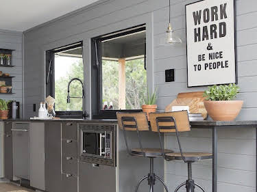 00:10: Fixer Upper: Behind the Design | Sixx | 10/28 2026