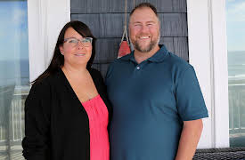 House Hunters: Amazing Water Homes, Season 1: A Home with Heart in Oak Island