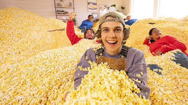 19:10: Ikke gjør denne matten hjemme: Bading i popcorn | NRK Super | 5/3 2026