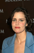 Ione Skye como 