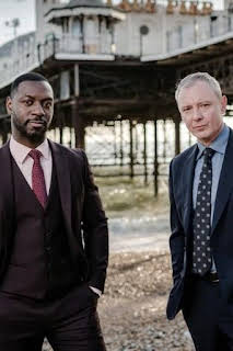 22:15: Grace (T3): Ep.1 Tan muerto como tú | ETB 2 | 4/4 2026