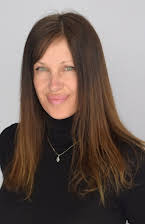 Petra Prazak som Mara