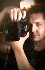 T.J. Scott como Director