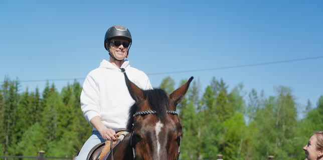 17:00: Stjärnbröllop (S1 E4) (S1) | TV3 | 11/9 2025