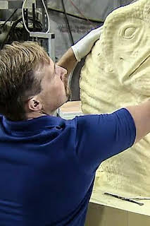 16:05: Así se hace (MAX): Puertas de madera para garajes//Dinosaurios Animatronics | Discovery | 4/10 2026