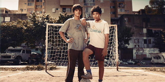 Apache: La vida de Carlos Tevez