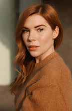 Courtney Halverson como 