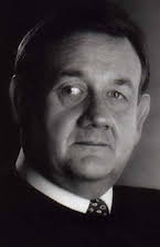 Paul Brooke como Domremy's Priest