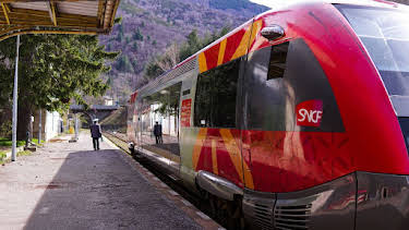 12:00 PM: World's Most Scenic Railway Journeys (S2 E4) (S2) | 5 Select | 10/27 2025