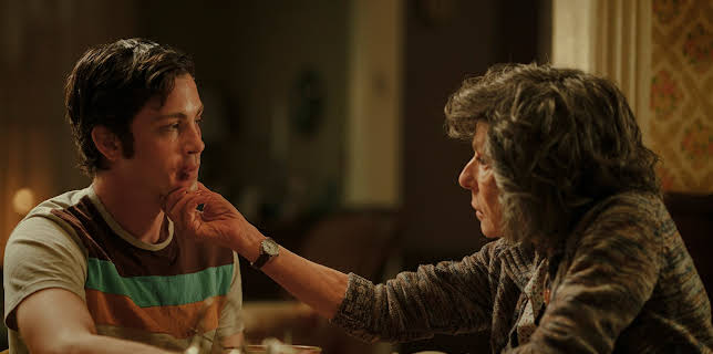 01:50: Hunters (S1 E1) (S1) | Viasat Series | 12/10 2025