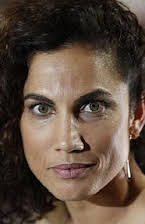 Toni Acosta como Bea