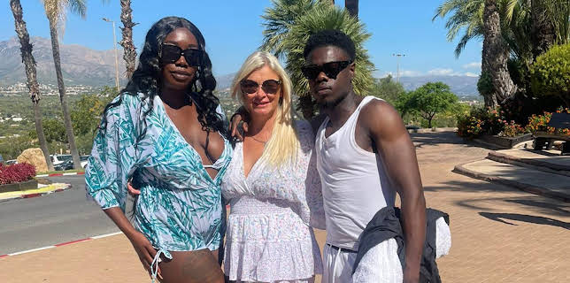 8:55 AM: Strangers on a Plane | More 4 | 1/28 2026