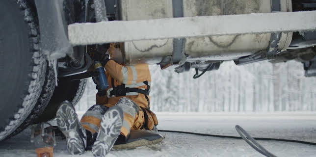 13:55: Frusna vägar (S11 E6) (S11) | TV3 | 11/21 2025