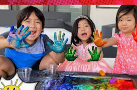 Ryan's World: Ryan's Colorful Experiment!