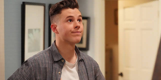 2:00 PM: Modern Family | E4 | 3/10 2026