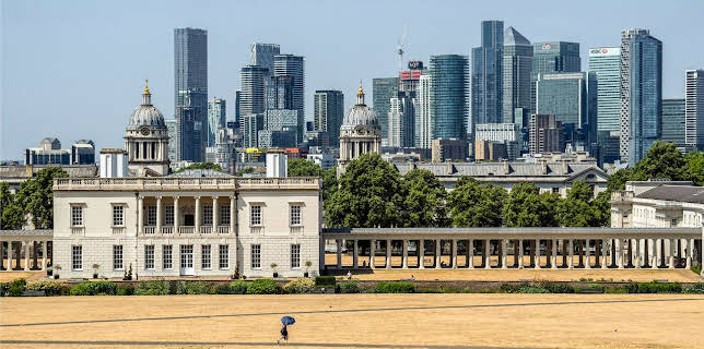 6:00 PM: Secrets of The Royal Palaces (S3 E4) (S3) | Channel 5 | 12/4 2025