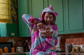 Home Sweet Rome, Season 1: The Bats Own The Apartment Now