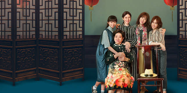 Mujeres grandes y pequeñas (2020)