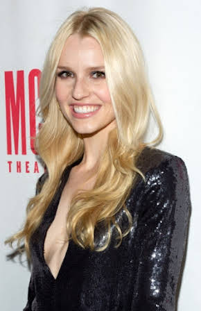Gia Crovatin as 