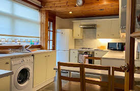 House Hunters International: Volume 7, Season 152: Something's Funny in Edinburgh