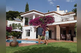 Mediterranean Life, Season 1: Family of Seven Moves to Spain