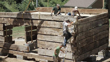 8:00 AM: Barnwood Builders (S1) | Discovery Channel | 6/22 2026