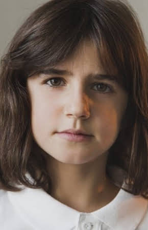 Bruna González as Chiara Niña