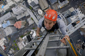 Nigel Latta Blows Stuff Up: Lightning