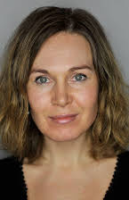 Katarina Launing som Director