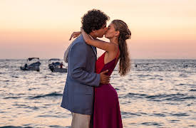 Acapulco: Uptown Girl