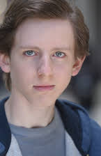 Logan Riley Bruner som Cullen Active