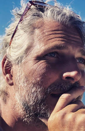 Ove Valeskog as Director