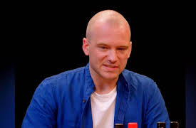 Hot Ones: Season 3: Neil deGrasse Tyson Explains the Universe While Eating Spicy Wings