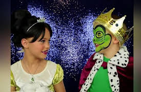 The Daya Daily: The Princess and The Frog: Tiana and Frog Makeup and Costumes