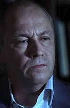 Gerard Plunkett as Sir Ian