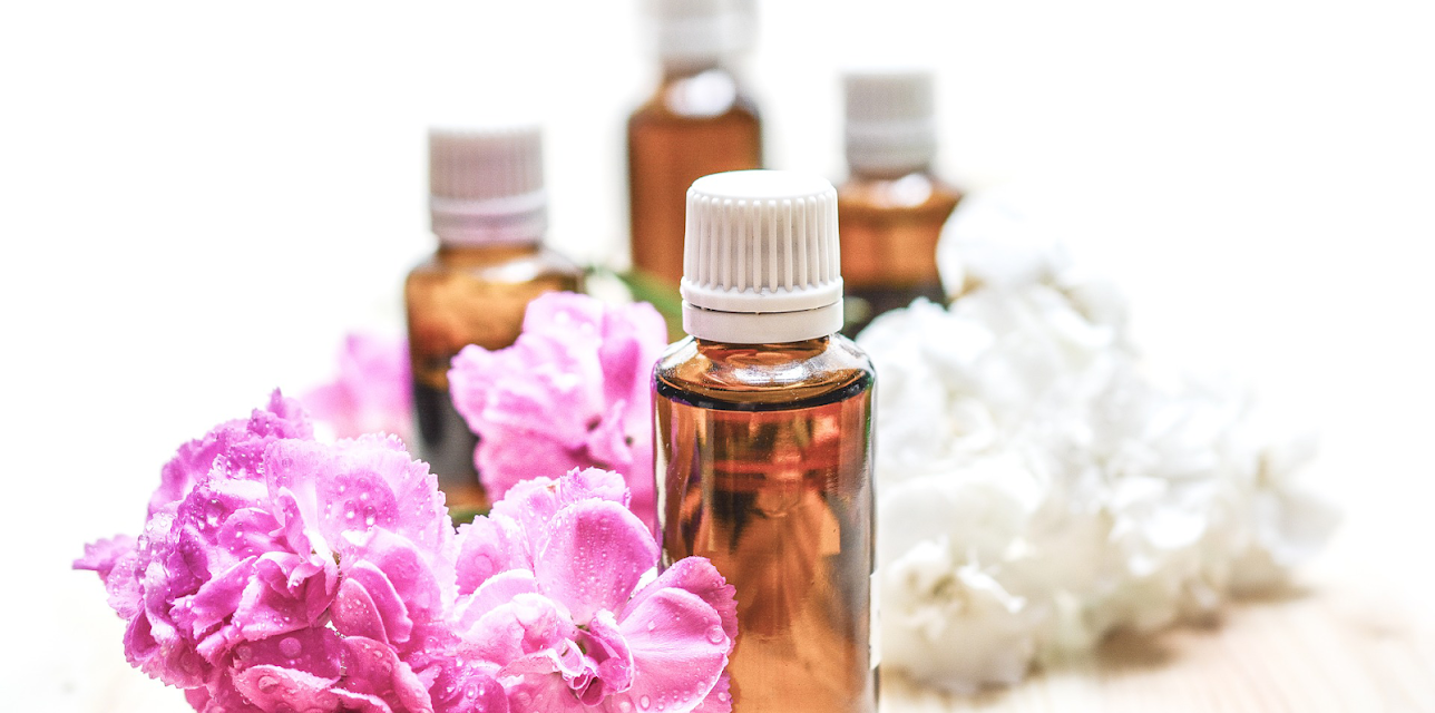 Essential Oils Online Course: Aromatherapy Uses & Benefits: Living Healthy