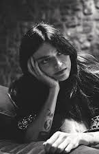 Elisa Fuksas som Director