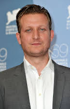 Tobias Lindholm som Director